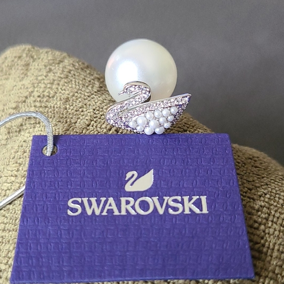 NWT Swarovski swan/pearl stud earrings